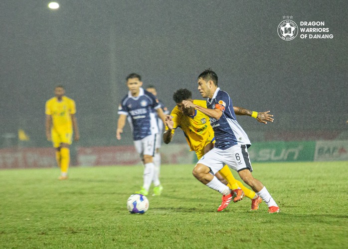 Clip: Đặng Anh Tuấn ghi bàn như huyền thoại Maradona, giúp CLB Đà Nẵng lọt tứ kết Cúp Quốc gia