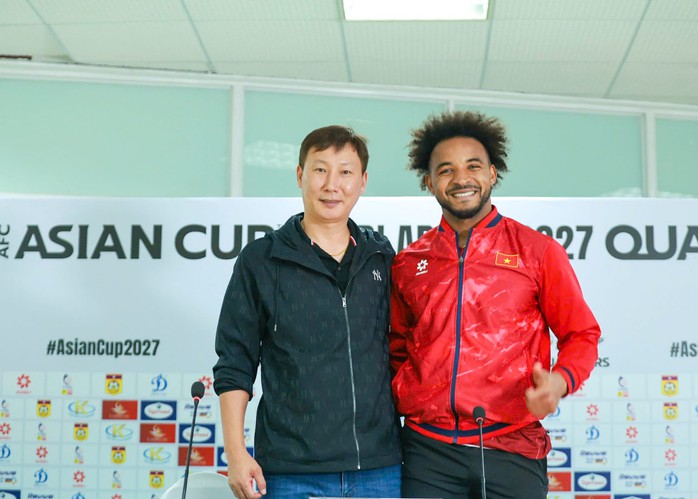 HLV Kim sang-sik nói gì sau trận thắng nhọc tuyển Lào?