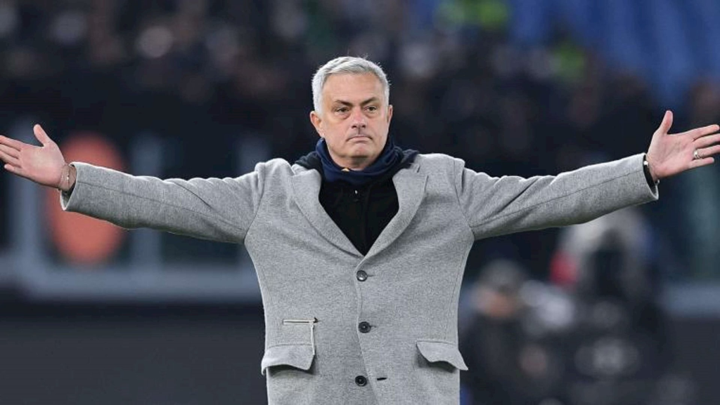 Jose Mourinho tìm đường chia tay thủ đô nước Ý, Bà Đầm Già thiết lập kỷ lục đặc biệt