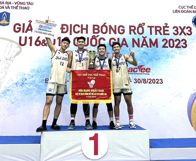 Cao 1,90 m, tài năng trẻ bóng rổ Việt Nam theo đuổi ước mơ thành phi công