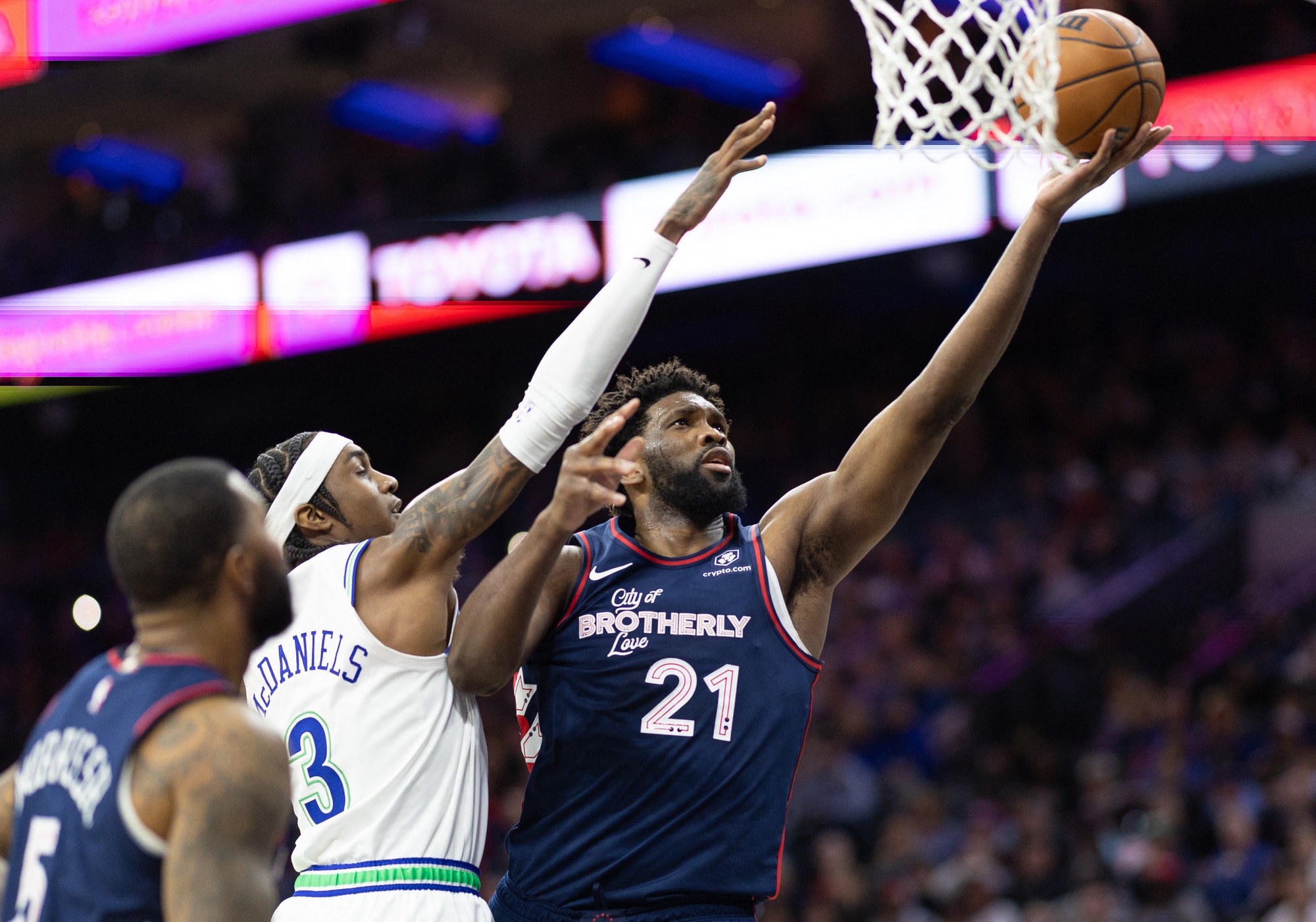 Joel Embiid phong độ hủy diệt, nối dài chuỗi trận 30-10 lên con số 12