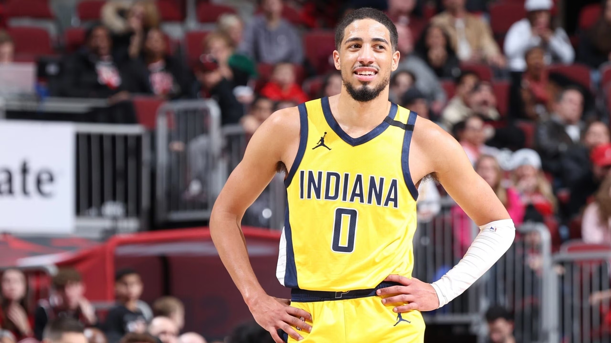 Sao bóng rổ nén đau thi đấu vẫn lập kỷ lục ‘khủng’ ở NBA