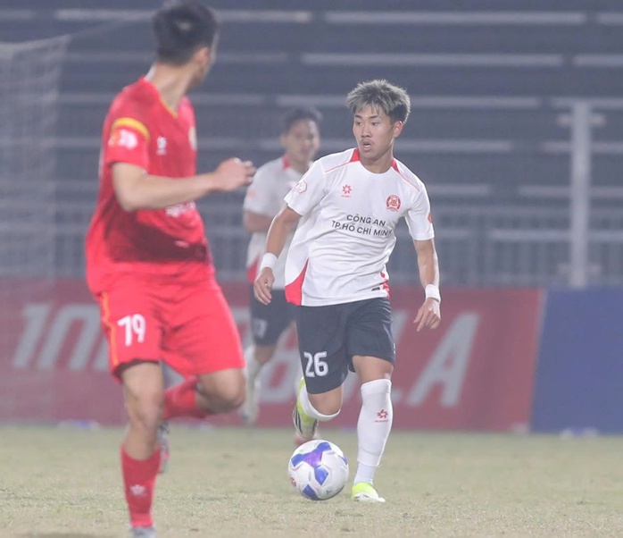 Chân sút Việt kiều ghi dấu